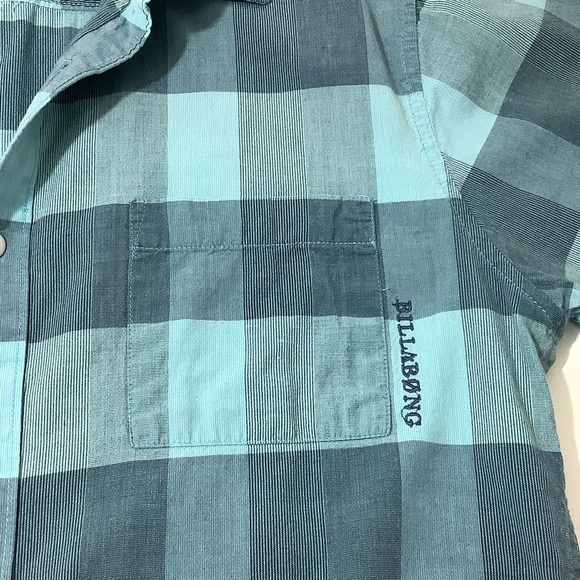 Billabong plaid shirt sleeve button up size medium EUC - Picture 5 of 11